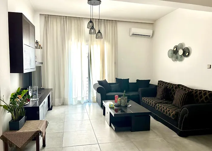 Haroula\'S Central Apartment