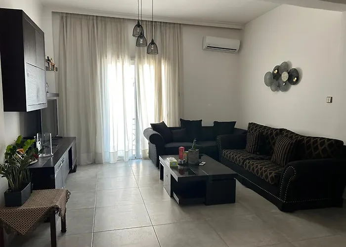 Haroula\'S Central Apartment