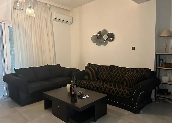 Haroula\'S Central Apartment