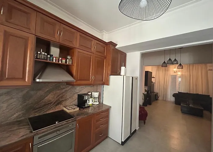 Haroula\'S Central Apartment